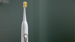 Lumiere рекомендує зубну щітку Edel White